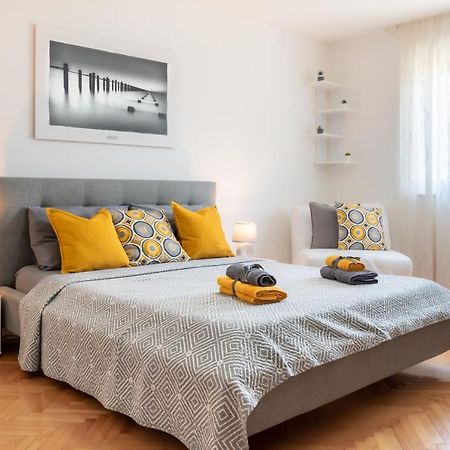 Apartment Dorrea Pula Exterior photo
