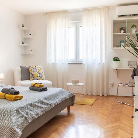 Apartment Dorrea Pula Exterior photo
