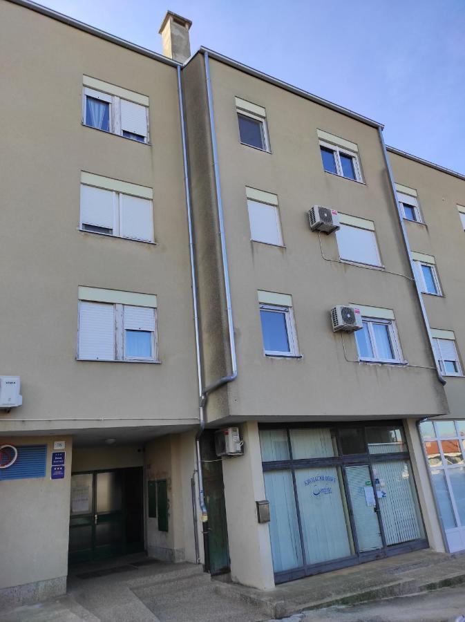 Apartment Dorrea Pula Exterior photo