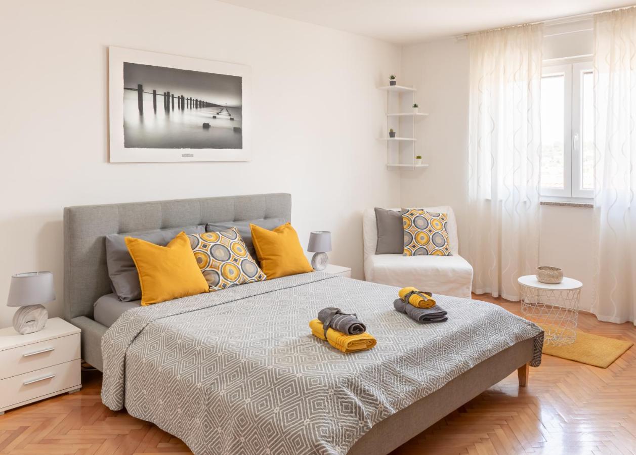 Apartment Dorrea Pula Exterior photo