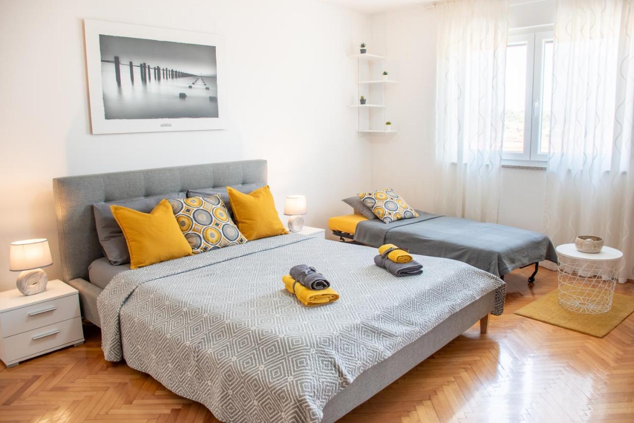Apartment Dorrea Pula Exterior photo
