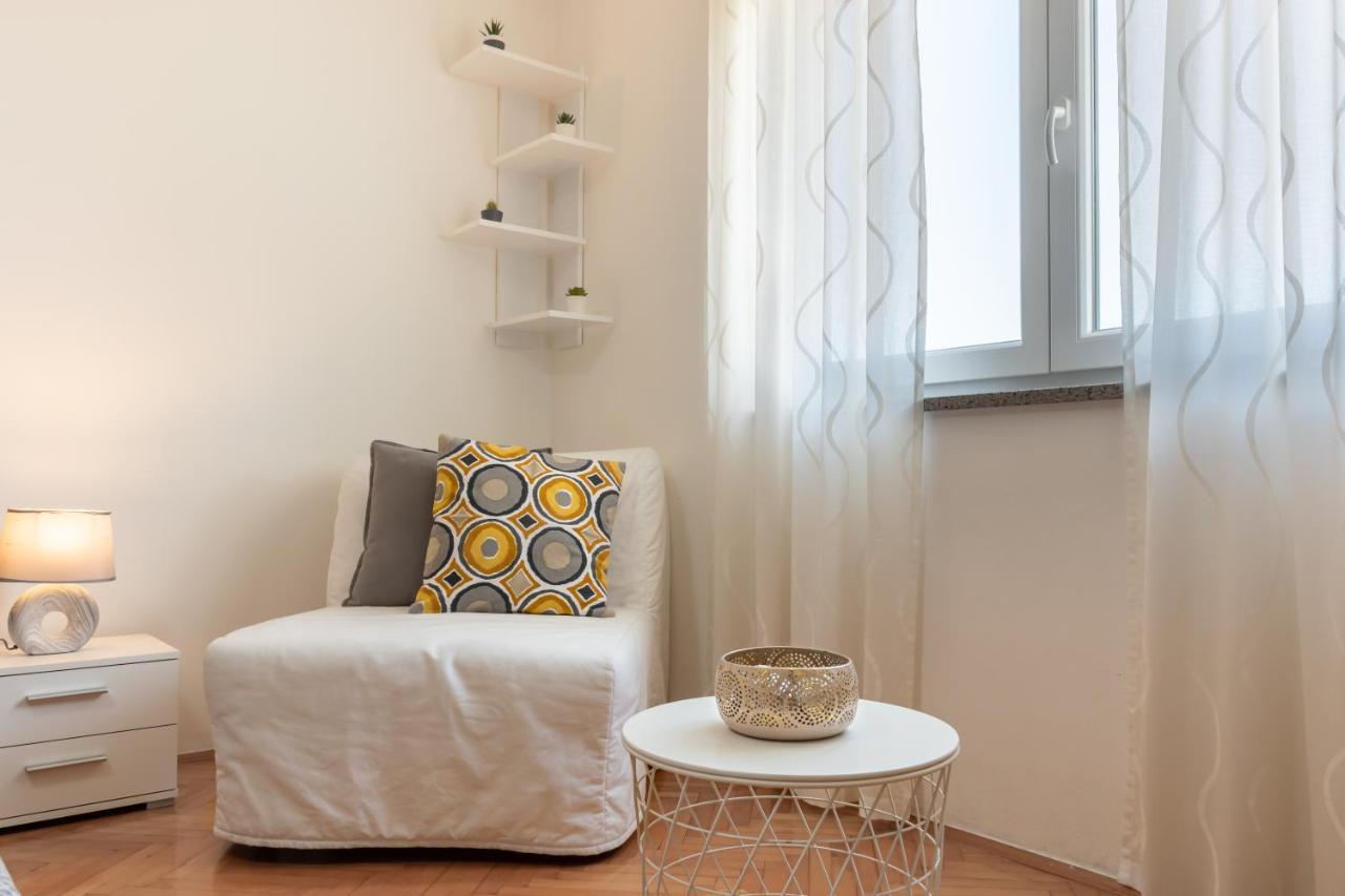 Apartment Dorrea Pula Exterior photo