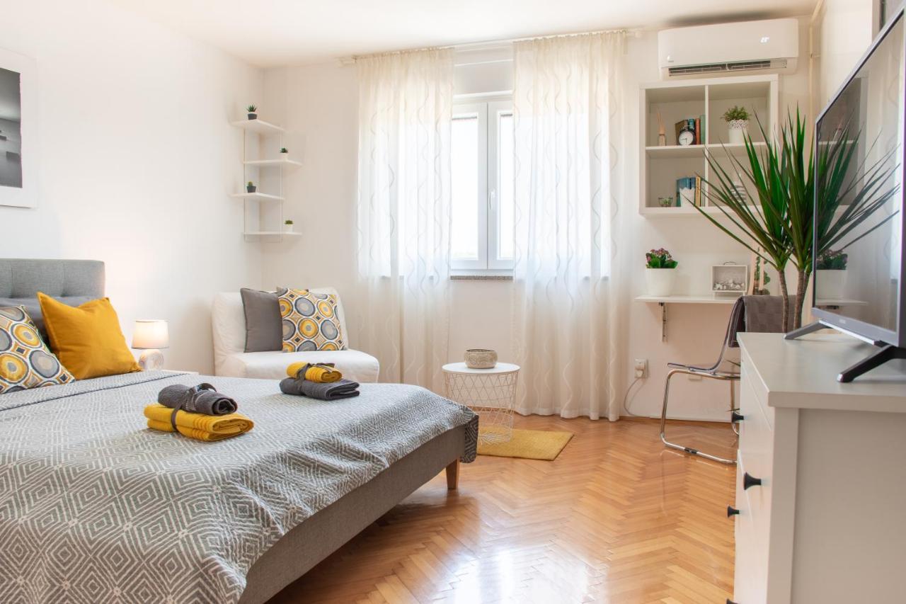 Apartment Dorrea Pula Exterior photo